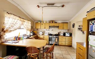 4 Bedroom House For Sale in Henties Bay Central, Henties Bay