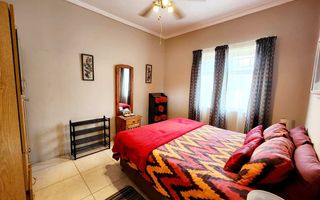 4 Bedroom House For Sale in Henties Bay Central, Henties Bay