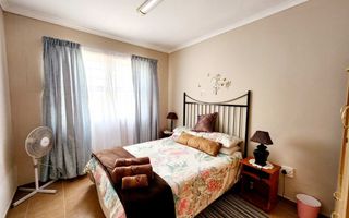 4 Bedroom House For Sale in Henties Bay Central, Henties Bay