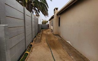 8 Bedroom House For Sale in Henties Bay Central, Henties Bay