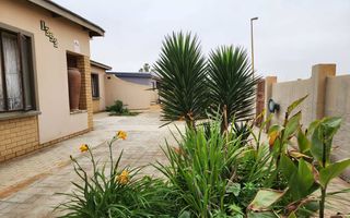 8 Bedroom House For Sale in Henties Bay Central, Henties Bay