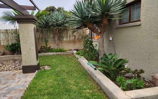 8 Bedroom House For Sale in Henties Bay Central, Henties Bay