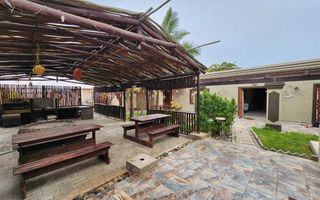 8 Bedroom House For Sale in Henties Bay Central, Henties Bay