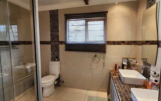 8 Bedroom House For Sale in Henties Bay Central, Henties Bay