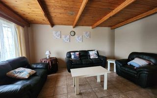 8 Bedroom House For Sale in Henties Bay Central, Henties Bay