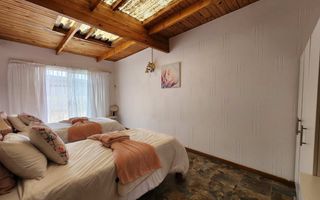 8 Bedroom House For Sale in Henties Bay Central, Henties Bay