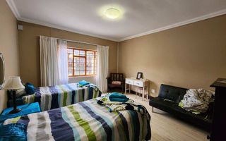 8 Bedroom House For Sale in Henties Bay Central, Henties Bay
