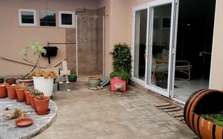 4 Bedroom House For Sale in Henties Bay Central, Henties Bay