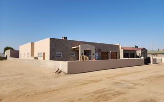 4 Bedroom House For Sale in Henties Bay Central, Henties Bay