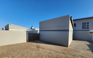 3 Bedroom House For Sale in Henties Bay Central