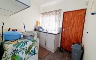 3 Bedroom House For Sale in Henties Bay Central