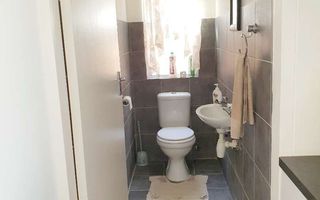 3 Bedroom House For Sale in Henties Bay Central