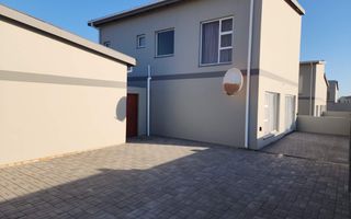 3 Bedroom House For Sale in Henties Bay Central