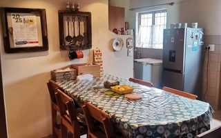 2 Bedroom House For Sale in Henties Bay Central