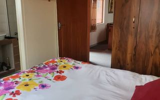 2 Bedroom House For Sale in Henties Bay Central