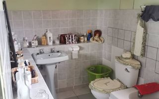 2 Bedroom House For Sale in Henties Bay Central