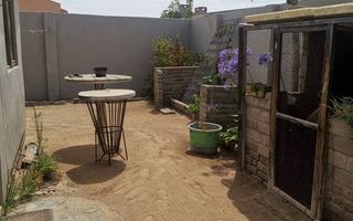 2 Bedroom House For Sale in Henties Bay Central