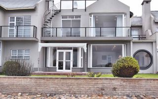 4 Bedroom House For Sale in Vogelstrand, Swakopmund
