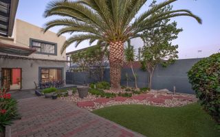 4 Bedroom House For Sale in Hochlandpark