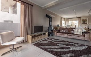 4 Bedroom House For Sale in Hochlandpark