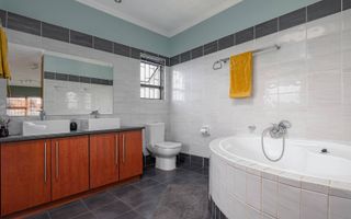 4 Bedroom House For Sale in Hochlandpark