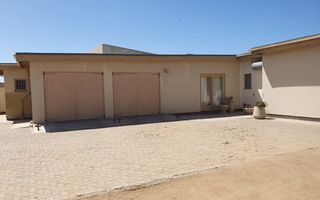 3 Bedroom House For Sale in Henties Bay Central, Henties Bay