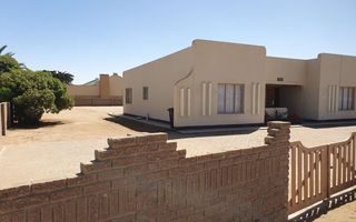 3 Bedroom House For Sale in Henties Bay Central, Henties Bay
