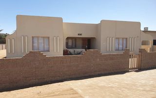 3 Bedroom House For Sale in Henties Bay Central, Henties Bay