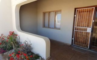 3 Bedroom House For Sale in Henties Bay Central, Henties Bay