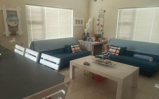 3 Bedroom House For Sale in Henties Bay Central