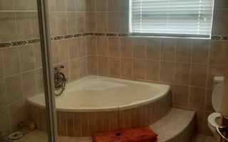 3 Bedroom House For Sale in Henties Bay Central