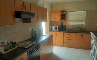 3 Bedroom House For Sale in Henties Bay Central