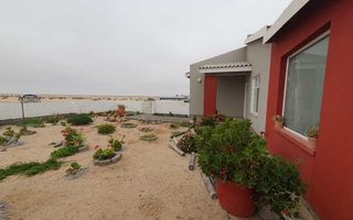 2 Bedroom House For Sale in Sunbay