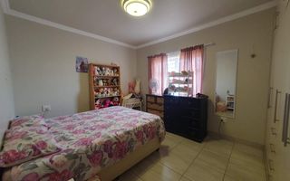 2 Bedroom House For Sale in Sunbay