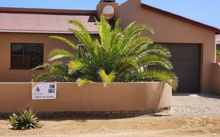 2 Bedroom House For Sale in Henties Bay Central