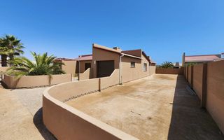 2 Bedroom House For Sale in Henties Bay Central