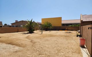 2 Bedroom House For Sale in Henties Bay Central