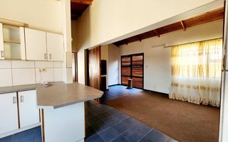2 Bedroom House For Sale in Henties Bay Central