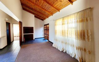 2 Bedroom House For Sale in Henties Bay Central