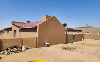 2 Bedroom House For Sale in Henties Bay Central