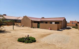 2 Bedroom House For Sale in Henties Bay Central