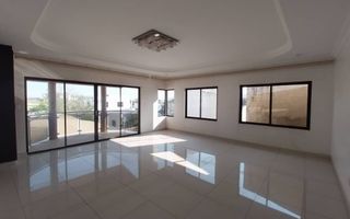 6 Bedroom House For Sale in Cimbebasia