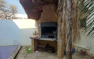 6 Bedroom House For Sale in Cimbebasia