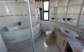 6 Bedroom House For Sale in Cimbebasia