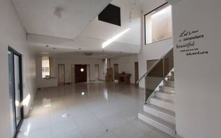 6 Bedroom House For Sale in Cimbebasia