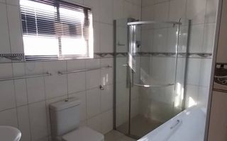 6 Bedroom House For Sale in Cimbebasia