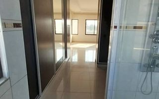 6 Bedroom House For Sale in Cimbebasia