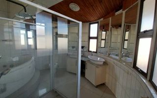 6 Bedroom House For Sale in Cimbebasia