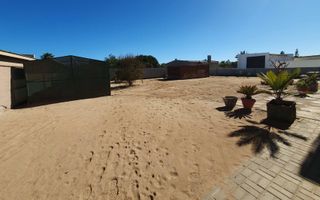 3 Bedroom House For Sale in Henties Bay Central