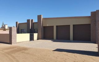 3 Bedroom House For Sale in Henties Bay Central